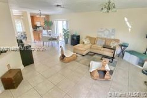Casa en venta en Doral, Florida, 3 dormitorios, 130.9 m2 № 1984037 - foto 9