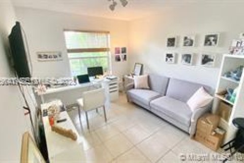 Casa en venta en Doral, Florida, 3 dormitorios, 130.9 m2 № 1984037 - foto 3