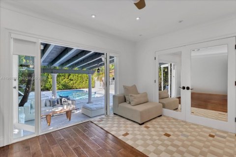 Casa en venta en Coral Gables, Florida, 5 dormitorios, 246.1 m2 № 2029799 - foto 10