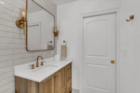 Casa en venta en Coral Gables, Florida, 5 dormitorios, 246.1 m2 № 2029799 - foto 17