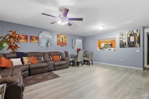 House in Tampa, Florida 3 bedrooms, 130.34 sq.m. № 2259055 - photo 6
