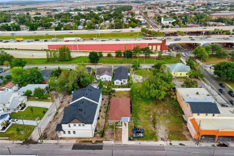 House in Tampa, Florida 3 bedrooms, 130.34 sq.m. № 2259055 - photo 25