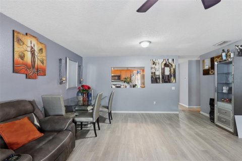 House in Tampa, Florida 3 bedrooms, 130.34 sq.m. № 2259055 - photo 9