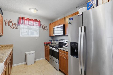 House in Tampa, Florida 3 bedrooms, 130.34 sq.m. № 2259055 - photo 11