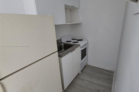 Apartamento en alquiler en Miami, Florida, 1 dormitorio, 242.66 m2 № 1816528 - foto 11