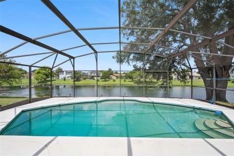 House in Orlando, Florida 3 bedrooms, 181.44 sq.m. № 2258781 - photo 5