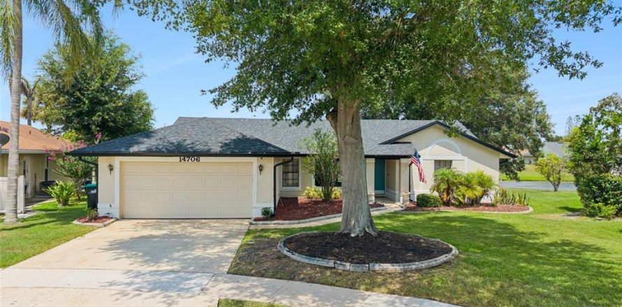 House in Orlando, Florida 3 bedrooms, 181.44 sq.m. № 2258781