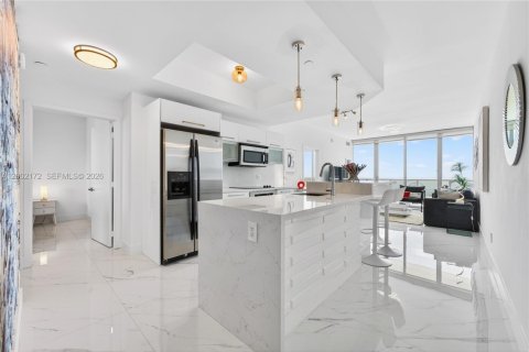 Condo in Miami, Florida, 2 bedrooms  № 2067683 - photo 6