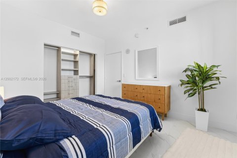 Condo in Miami, Florida, 2 bedrooms  № 2067683 - photo 19