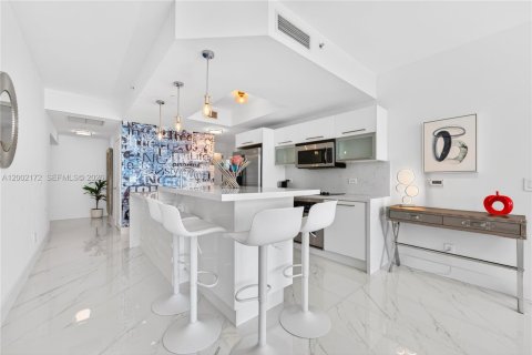 Condo in Miami, Florida, 2 bedrooms  № 2067683 - photo 8