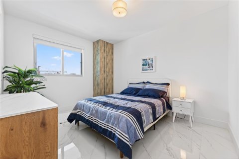 Condo in Miami, Florida, 2 bedrooms  № 2067683 - photo 18