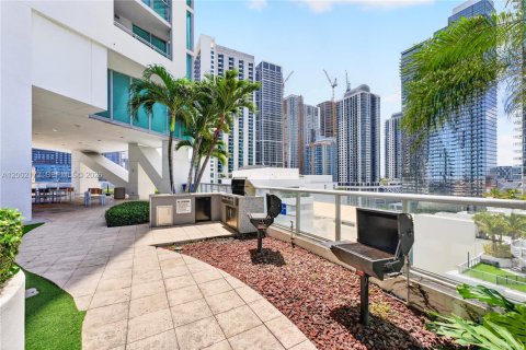 Condo in Miami, Florida, 2 bedrooms  № 2067683 - photo 21