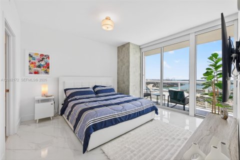 Condo in Miami, Florida, 2 bedrooms  № 2067683 - photo 12