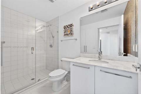 Condo in Miami, Florida, 2 bedrooms  № 2067683 - photo 16