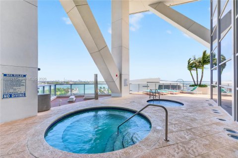 Condo in Miami, Florida, 2 bedrooms  № 2067683 - photo 23