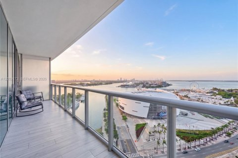 Condo in Miami, Florida, 2 bedrooms  № 2067683 - photo 3