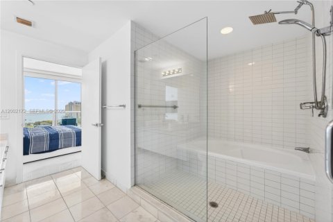 Condo in Miami, Florida, 2 bedrooms  № 2067683 - photo 15