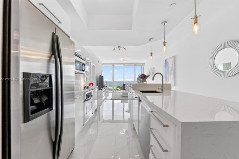 Condo in Miami, Florida, 2 bedrooms  № 2067683 - photo 7