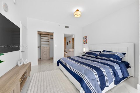 Condo in Miami, Florida, 2 bedrooms  № 2067683 - photo 13