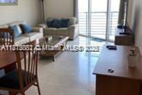 Condo in Miami, Florida, 1 bedroom  № 1923327 - photo 4
