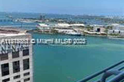 Condo in Miami, Florida, 1 bedroom  № 1923327 - photo 1