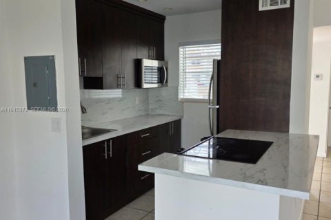 Снять в аренду кондоминиум в Майами, Флорида 1 спальня, 57.6м2, № 2003184 - фото 2