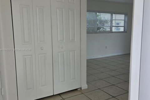 Кондоминиум с 1 спальней в Майами, Флорида № 2003184