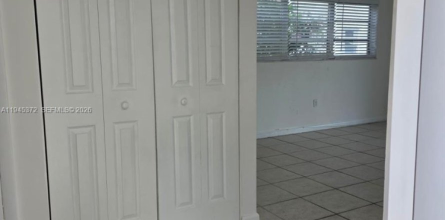 Кондоминиум с 1 спальней в Майами, Флорида № 2003184