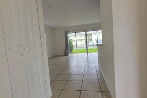 Снять в аренду кондоминиум в Майами, Флорида 1 спальня, 57.6м2, № 2003184 - фото 11