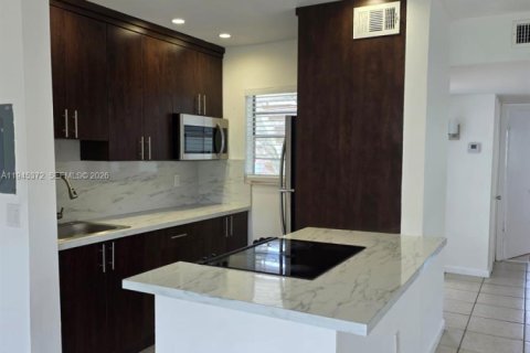 Снять в аренду кондоминиум в Майами, Флорида 1 спальня, 57.6м2, № 2003184 - фото 12