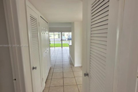 Снять в аренду кондоминиум в Майами, Флорида 1 спальня, 57.6м2, № 2003184 - фото 9