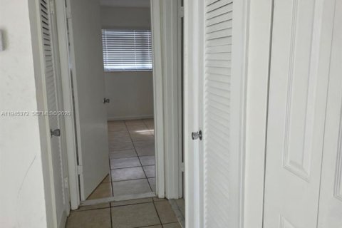 Снять в аренду кондоминиум в Майами, Флорида 1 спальня, 57.6м2, № 2003184 - фото 4