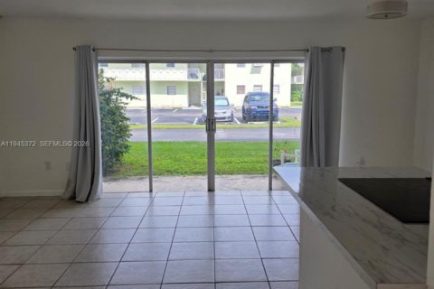 Снять в аренду кондоминиум в Майами, Флорида 1 спальня, 57.6м2, № 2003184 - фото 3