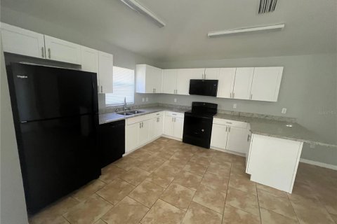 House in Apollo Beach, Florida 3 bedrooms, 120.87 sq.m. № 1530845 - photo 14
