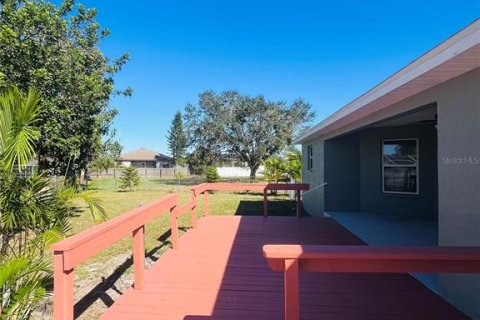 House in Apollo Beach, Florida 3 bedrooms, 120.87 sq.m. № 1530845 - photo 5