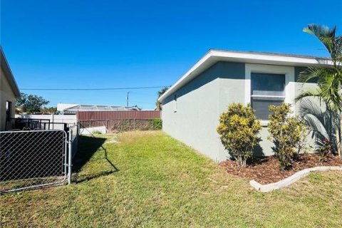 House in Apollo Beach, Florida 3 bedrooms, 120.87 sq.m. № 1530845 - photo 8