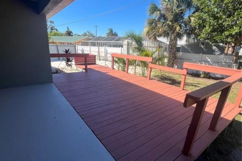 House in Apollo Beach, Florida 3 bedrooms, 120.87 sq.m. № 1530845 - photo 7