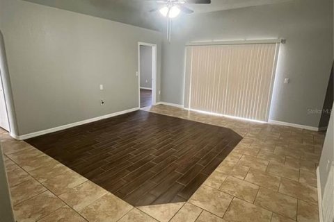House in Apollo Beach, Florida 3 bedrooms, 120.87 sq.m. № 1530845 - photo 10