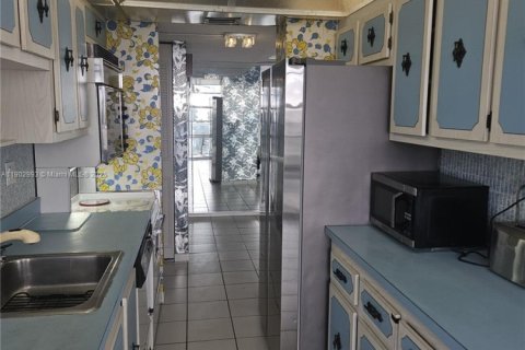 Condo in Sunny Isles Beach, Florida, 2 bedrooms № 2081815 - photo 19