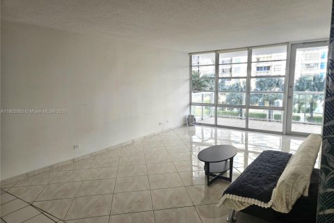 Condo in Sunny Isles Beach, Florida, 2 bedrooms № 2081815 - photo 20