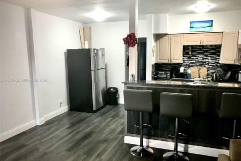 Condominio en venta en Hallandale Beach, Florida, 1 dormitorio, 58.06 m2 № 2003965 - foto 3