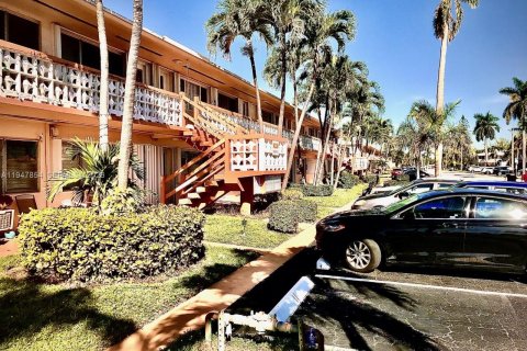 Condominio en venta en Hallandale Beach, Florida, 1 dormitorio, 58.06 m2 № 2003965 - foto 14