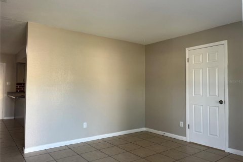 Villa ou maison à louer à Orlando, Floride: 3 chambres, 130.25 m2 № 2425297 - photo 3