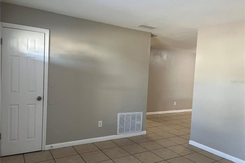Villa ou maison à louer à Orlando, Floride: 3 chambres, 130.25 m2 № 2425297 - photo 4
