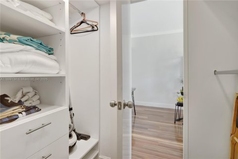 Condo in Coral Gables, Florida  № 1953799 - photo 12