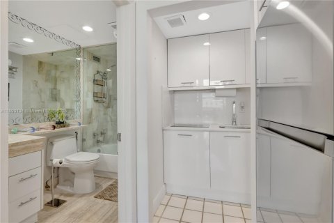 Condo in Coral Gables, Florida  № 1953799 - photo 11