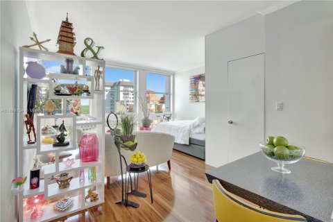 Condo in Coral Gables, Florida  № 1953799 - photo 9