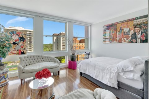 Condo in Coral Gables, Florida  № 1953799 - photo 1