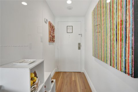 Condo in Coral Gables, Florida  № 1953799 - photo 6