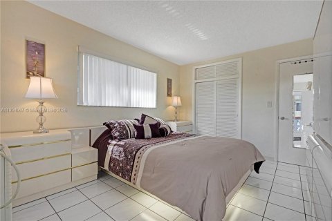 Copropriété à vendre à Hallandale Beach, Floride: 2 chambres, 78.78 m2 № 1955325 - photo 15